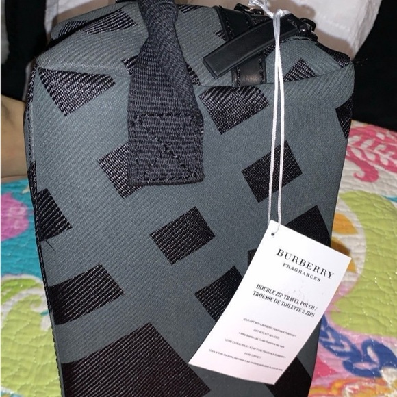 Burberry Accessory Bag NWT Black/Gray Plaid 9×5.5×3 w/handle 2 LG pockets - Picture 4 of 5